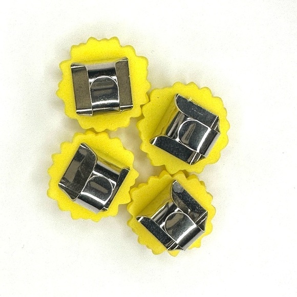 LOT OF 4 Yellow Flower Rings Bundle - Adjustable - SOLD AS IS - Picture 4 of 8